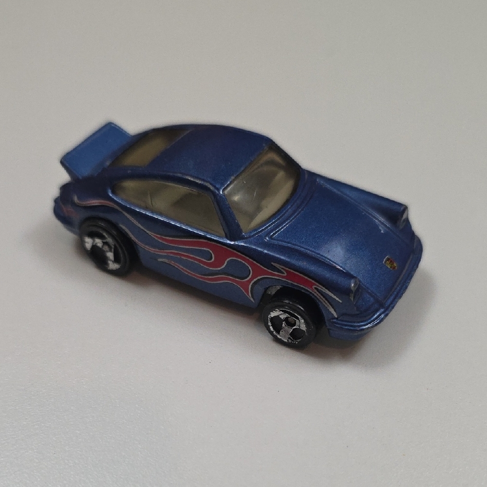 Hot Wheels Porsche 911 Carrera diecast car Blue Toy Car with Red Flames